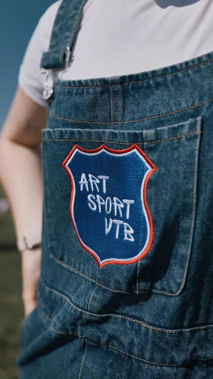 Нашивка на джинсе